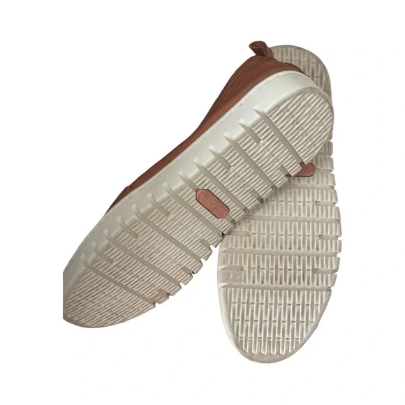 VIONIC UPTOWN PENNY LOAFER. CAMEL BROWN LEATHER. - Picture 8 of 9